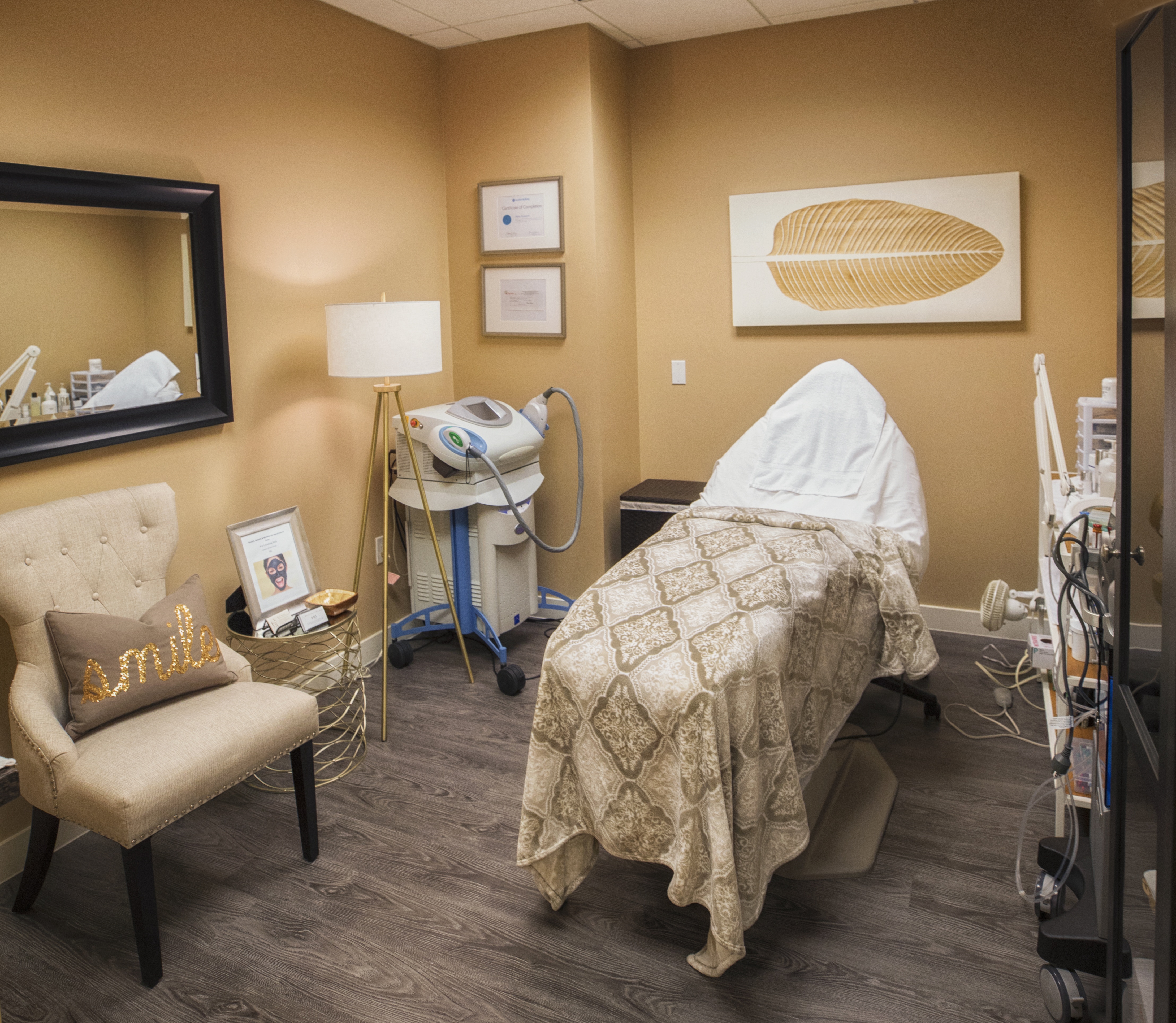 r. Robert Cohen's Scottsdale plastic surgery practice aestheticians room.